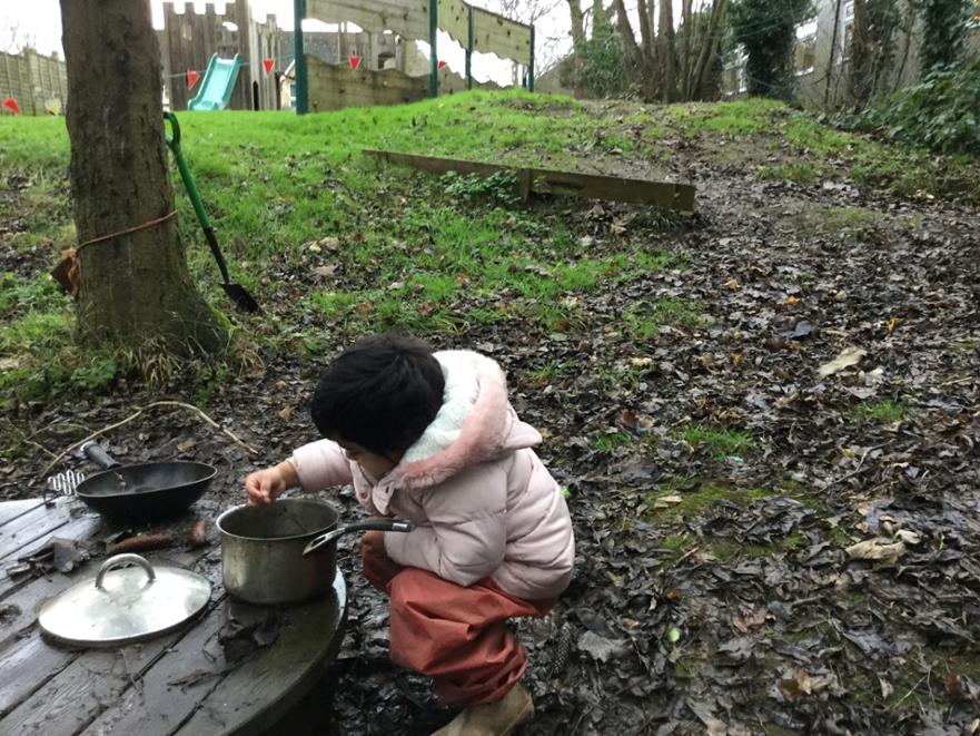 EYFS Mud pie making 